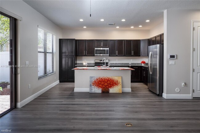 Building Photo - 3 br, 2.5 bath Townhome - Chapel Grove