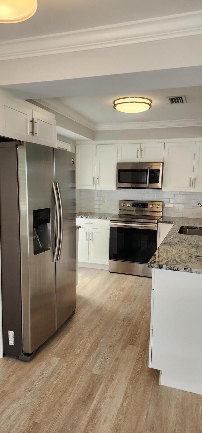 Foto del edificio - 728 SW 36th Terrace