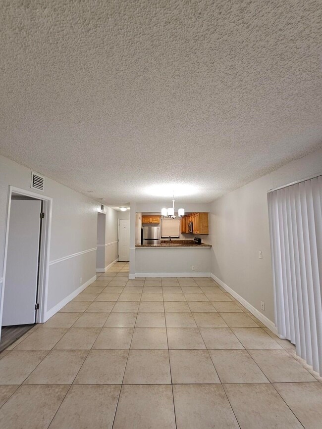 Building Photo - 1453 Lake Crystal Dr