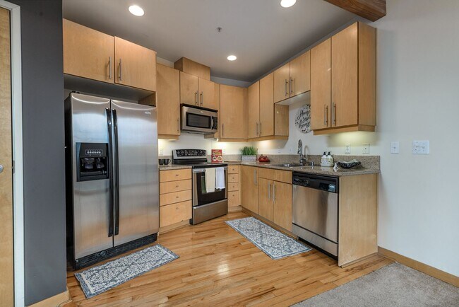 Building Photo - 500.00 Off Your Move In Funds!! Hurry Quick!