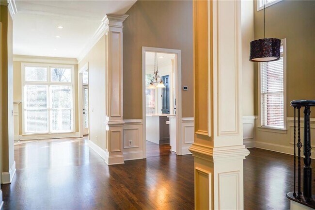 Foto del edificio - 1127 Ashton Bluff Dr NE