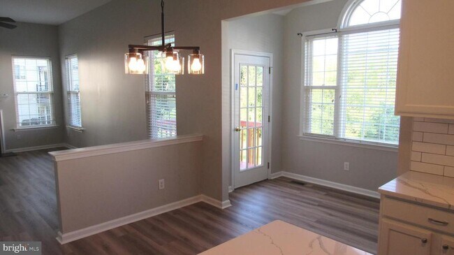 Building Photo - 1045 Fallbrook Ln