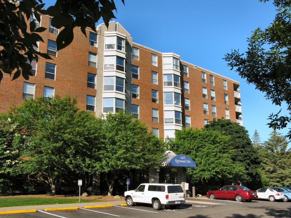 Primary Photo - Kenwood Isles