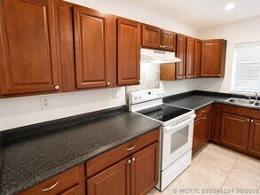 Building Photo - 5728-5728 Blueberry Ct