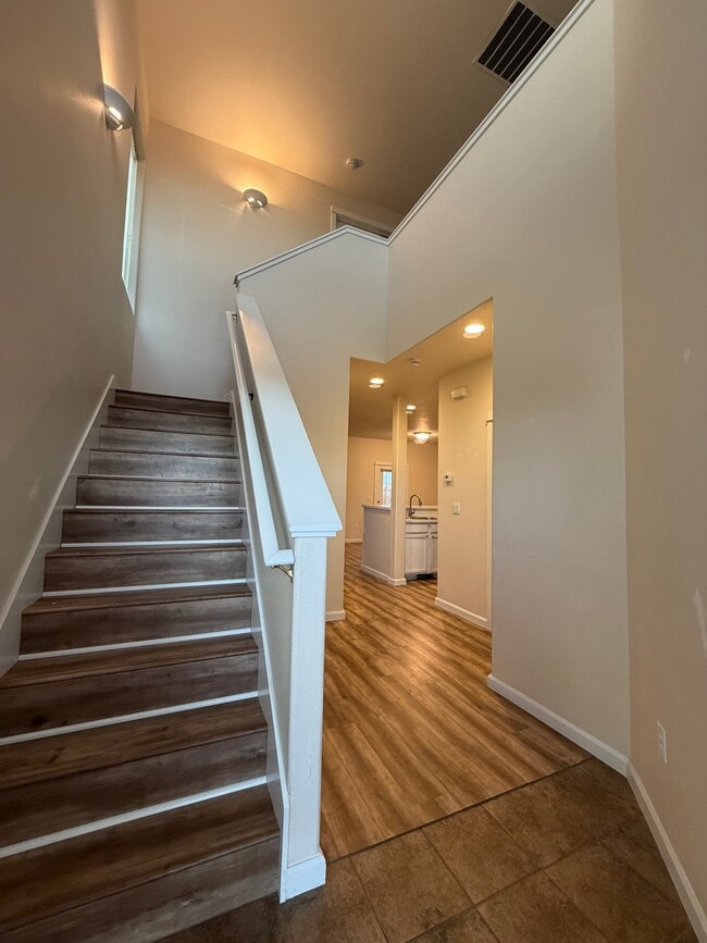Building Photo - 4120 SW Reindeer Ave