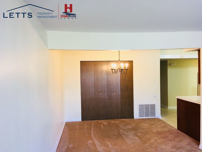Building Photo - 516 Roberts Dr