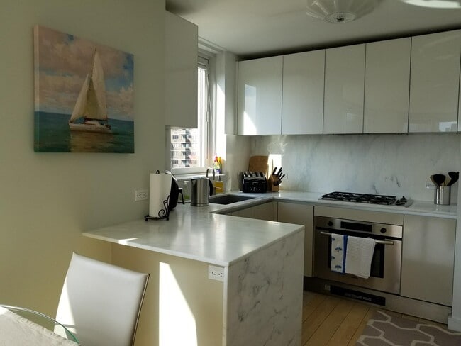 Building Photo - 322 W 57th St