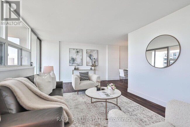 Photo du bâtiment - 5949 Yonge St