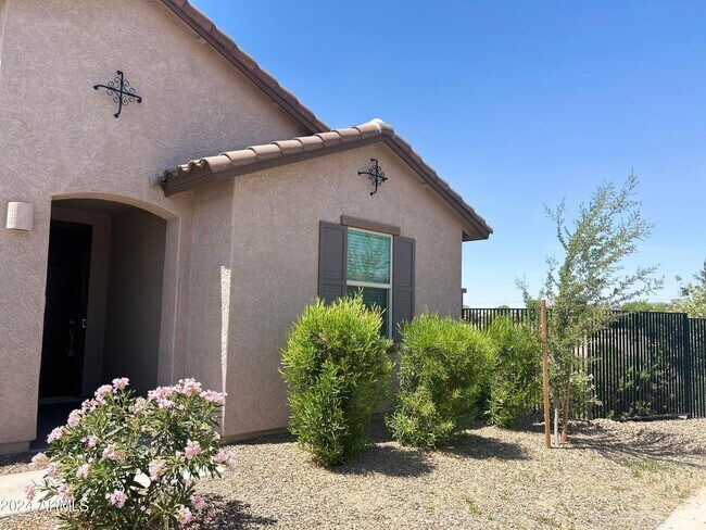 Building Photo - 17057 W Echo Ln