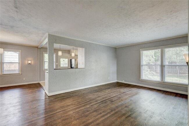 Building Photo - 1101 Bedford Dr