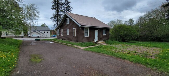 Foto del edificio - AVAILABLE JUNE 2025 - 4 Bed, 1 Bath, Near ...