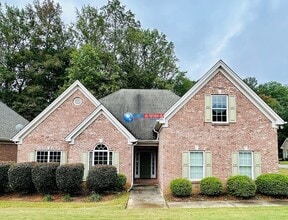 Building Photo - 718 Retreat Dr