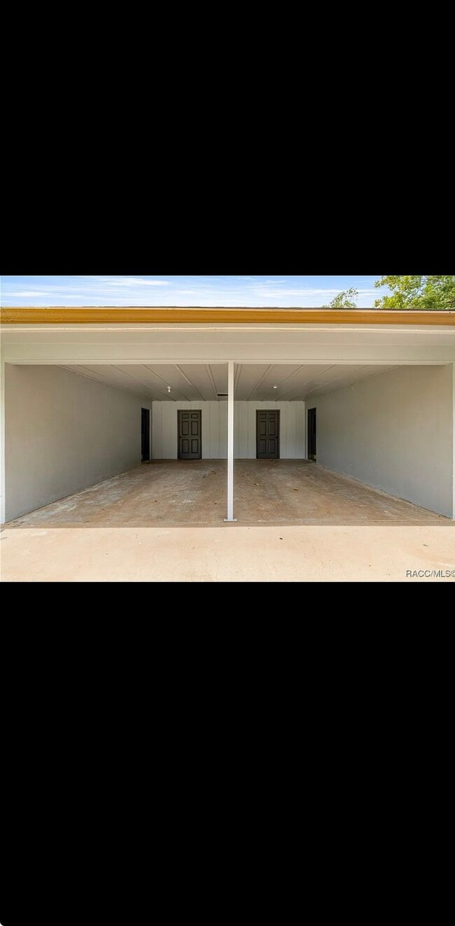 Building Photo - 325 N Lochview Terrace