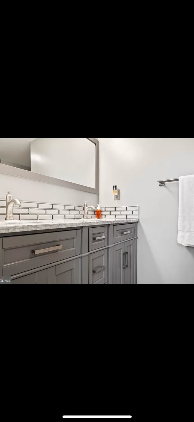 Modern finished private bathroom - 14555 Creek Branch Ct