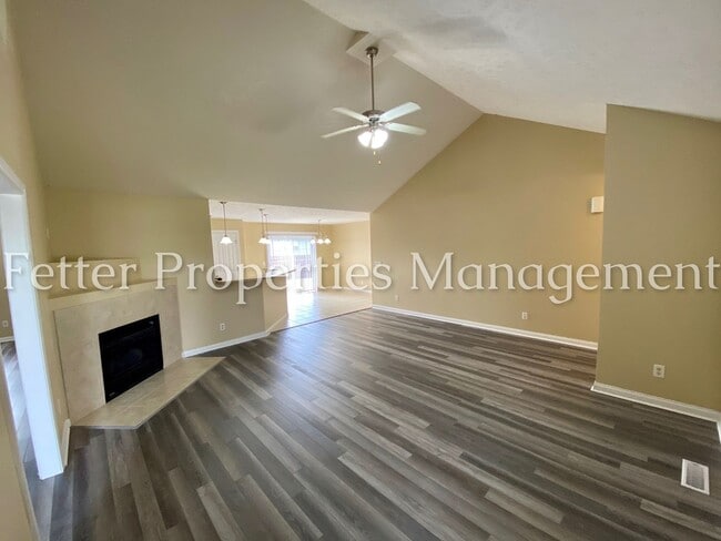 Building Photo - Gorgeous 3 Bedroom Newburgh Home!