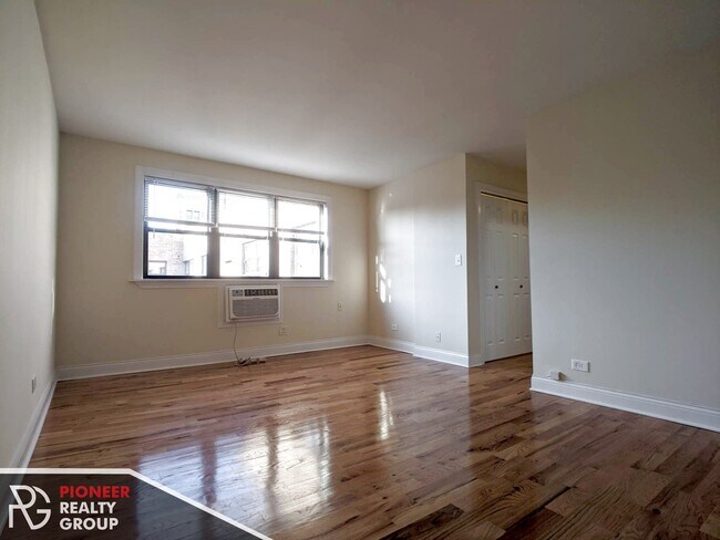 Foto del edificio - 557 W Arlington Pl