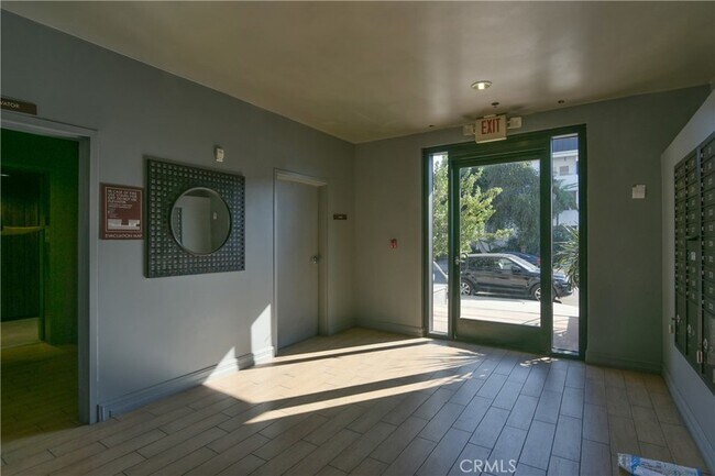 Foto del edificio - 11925 Kling St