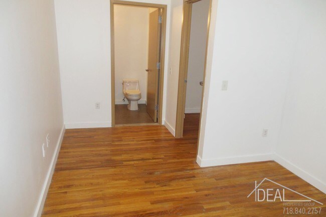 Building Photo - 181 Noll St