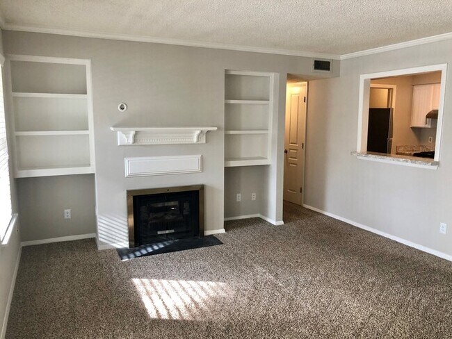 Building Photo - 120-301 Albemarle 1br & 1ba