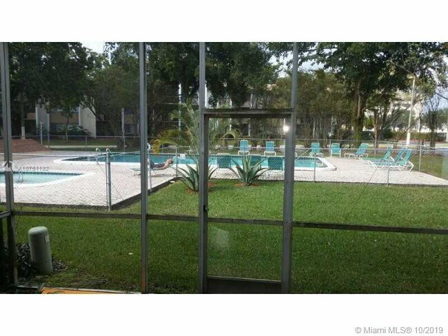 Building Photo - 511 S Pine Island Rd