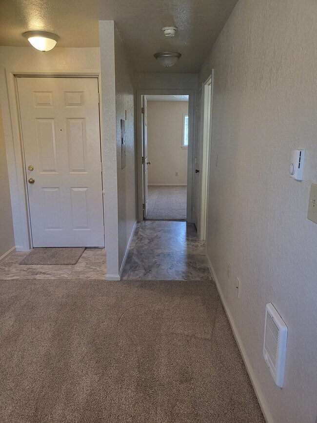Entry/Hall - 5304 San Francisco Ave SW