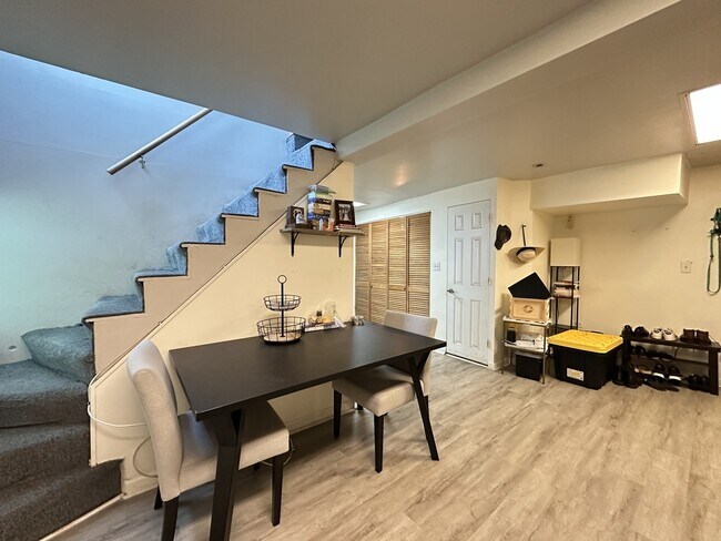 Foto del edificio - 2341 N Leavitt St