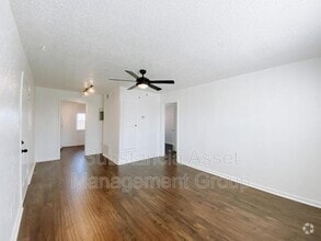 Building Photo - 1722 N Lindsay Ave