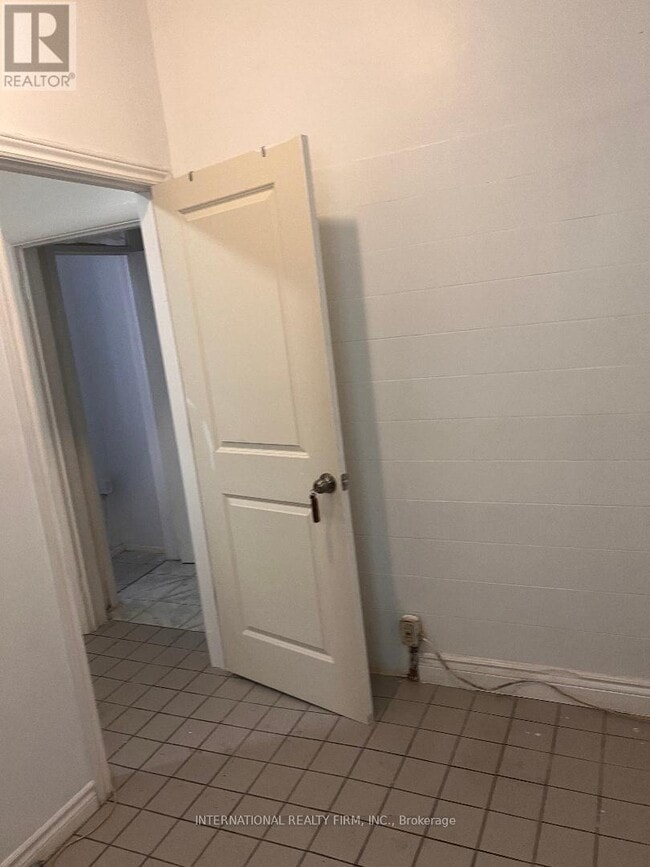 Photo du bâtiment - 2036 Weston Rd