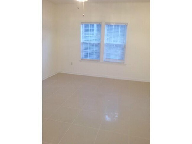 Foto del edificio - 220 Renaissance Pkwy NE