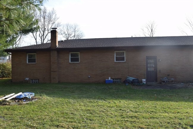 Building Photo - Three bedroom ranch duplex