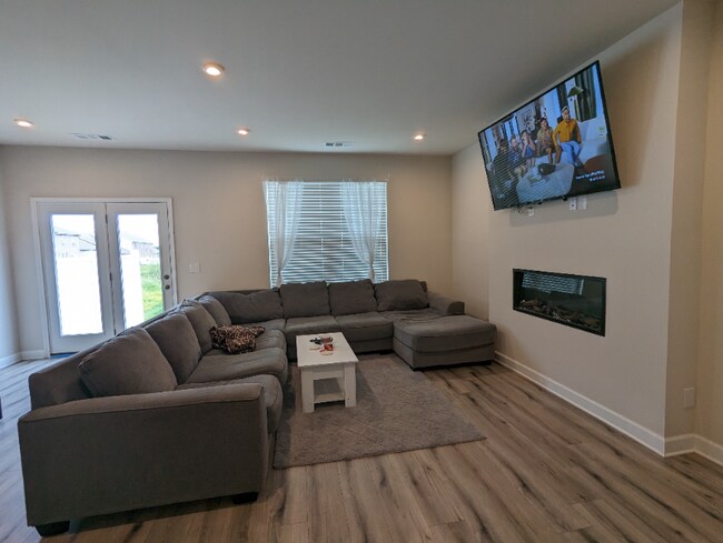 Foto del edificio - 561 Becks Pl
