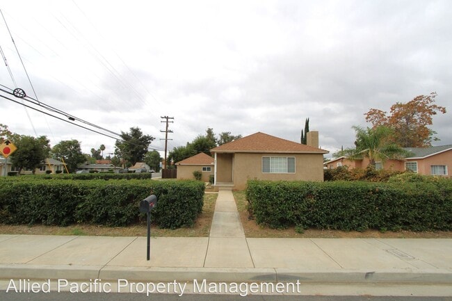 Building Photo - 2 br, 1 bath House - 801 Michigan Ave
