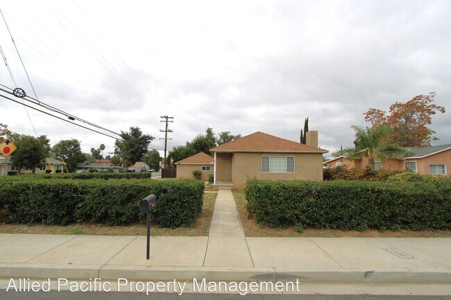 Foto del edificio - 2 br, 1 bath House - 801 Michigan Ave