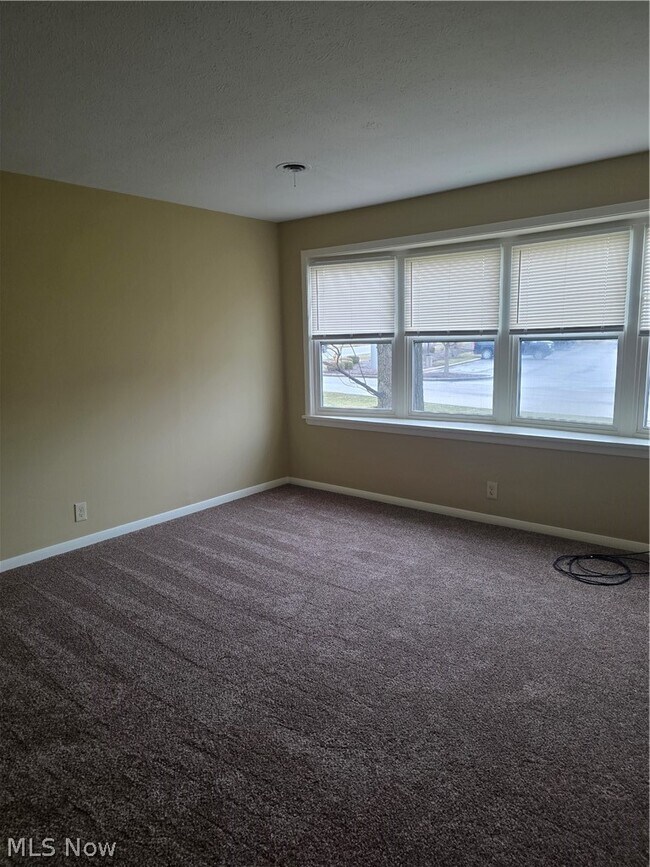 Foto del edificio - 9889 Johnnycake Ridge Rd