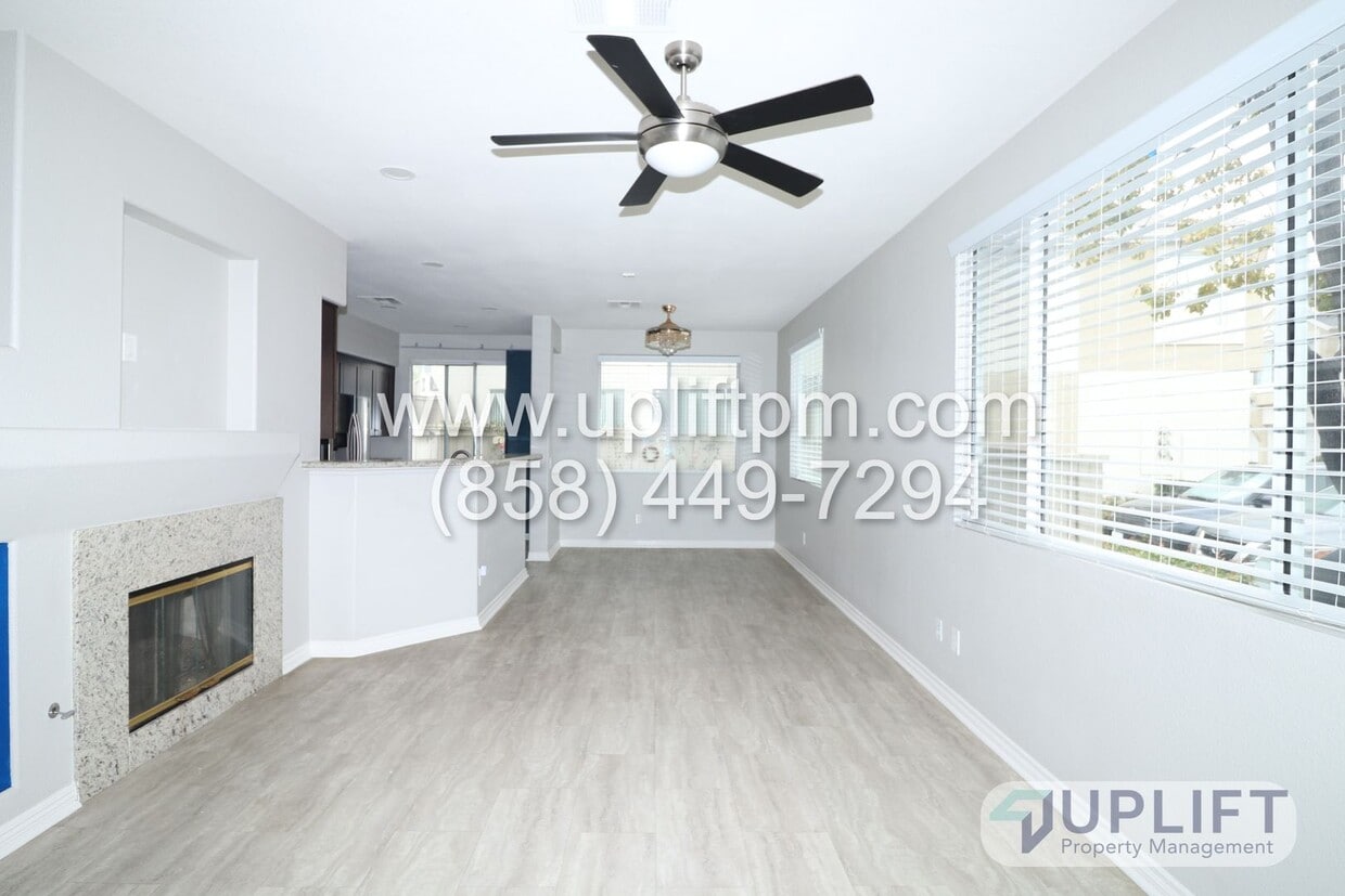 Primary Photo - 3 Bed, 2.5 bath Condo w/ Central HVAC, Lau...