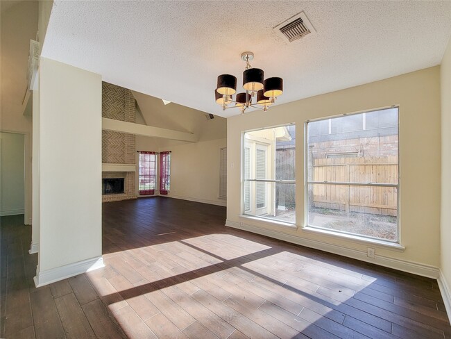 Foto del edificio - 6215 Francis Marion Dr