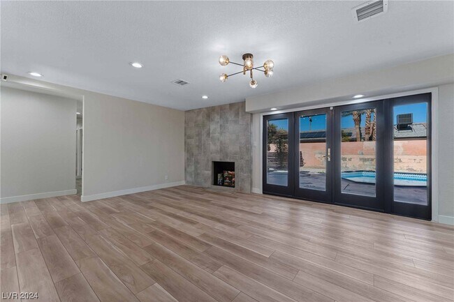 Foto del edificio - 2612 W Oakey Blvd