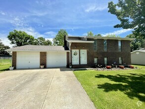 Building Photo - 460 N Shiloh Ave