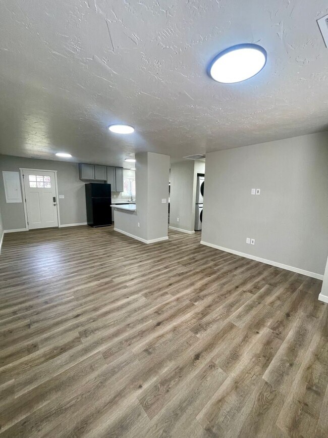 Foto del edificio - 1011 De La Vista Ln