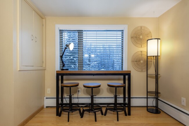 Building Photo - Old Airport Road 4751-VS