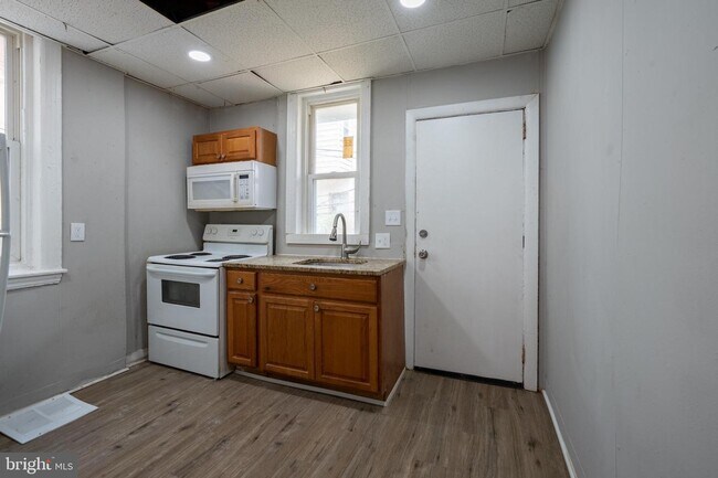 Building Photo - 2749 N Croskey St