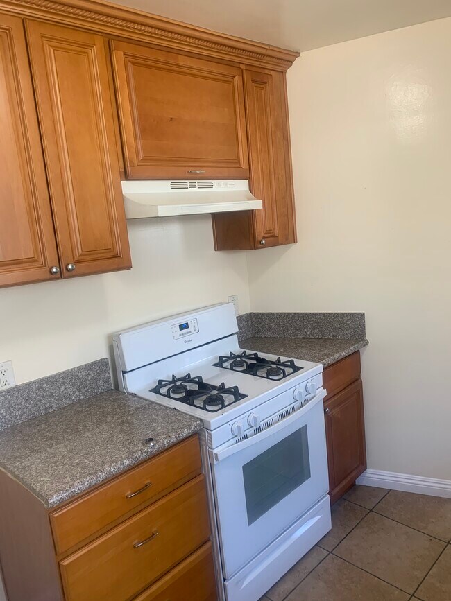 Kitchen Stove - 13801 Sherman Way
