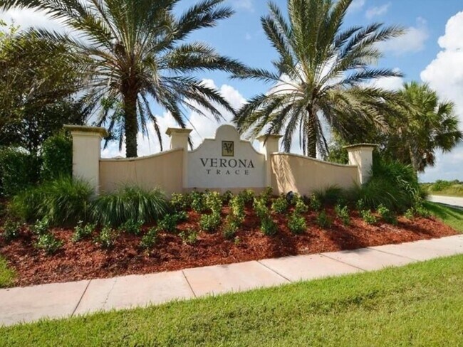 Building Photo - 3 Bedroom Townhome in Vero Beach