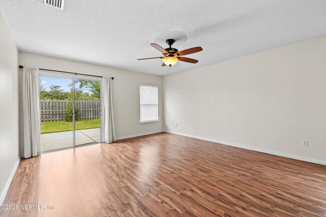 Foto del edificio - 136 Brookfall Dr