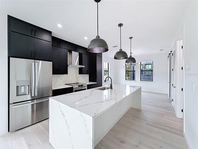 Building Photo - 1302 E Kay St