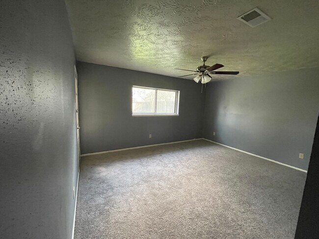 Building Photo - 16719 Cobble Ridge Dr