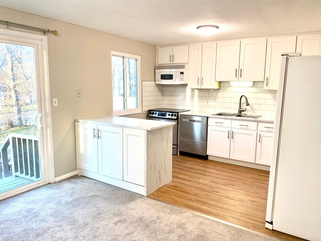 22 Hitching Post Ln, Glastonbury, CT 06033 Townhome Rentals in