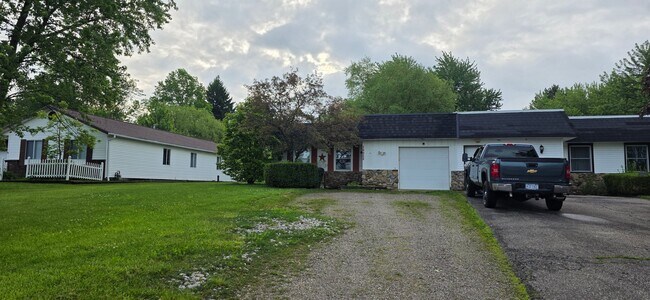 Foto del edificio - 10052 Hazelton Rd