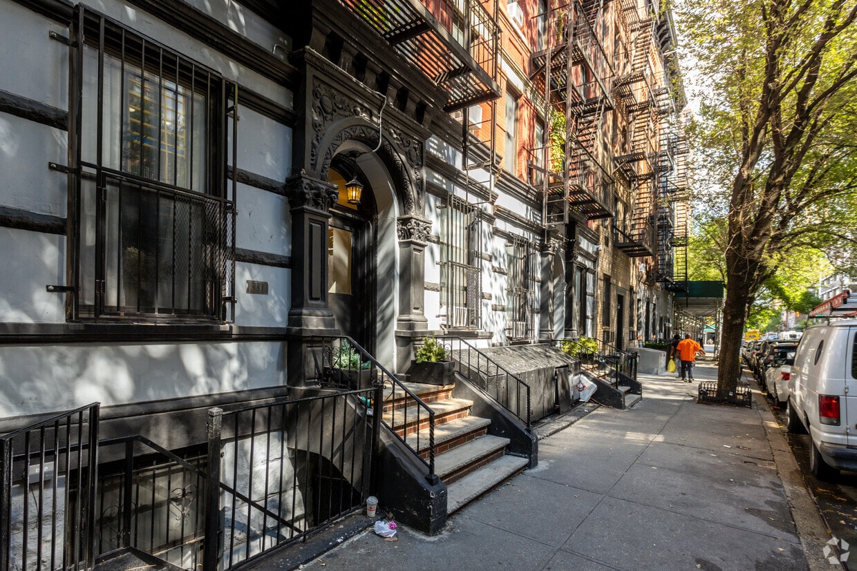 Building Photo - 331 E 92nd St