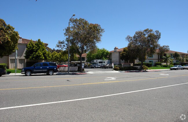 Foto del edificio - Garden Estates